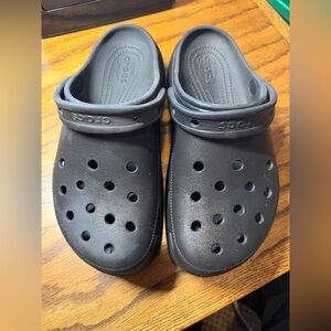 Crocs black Mega Crush platform chunky clogs Women’s sz 6